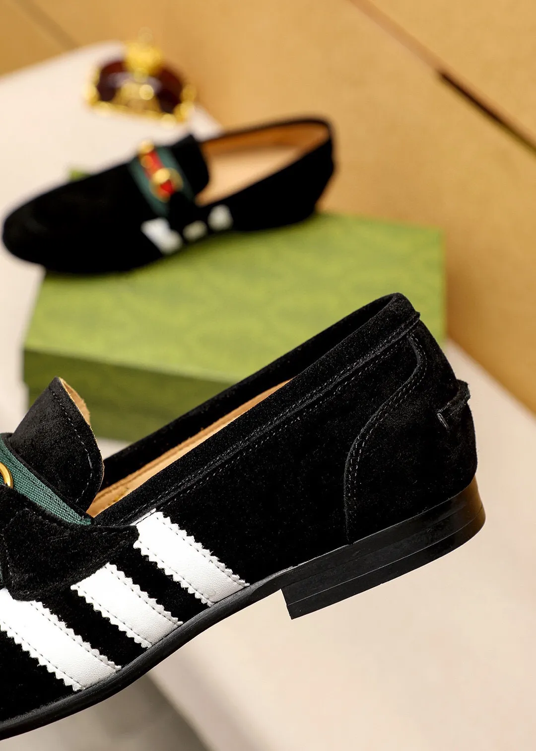 Men's shoes 💰480 💐 Product trademark: GUCCI "Gucci" casual leather shoes Regular size: 38-44 (45.46🉑️customized) Product materials: Selected imported first-layer frosted cowhide upper + classic hardware buckle, imported cowhide leather lining. Strong three-dimensional visual effect, original outsole Color: 4⃣️colors available